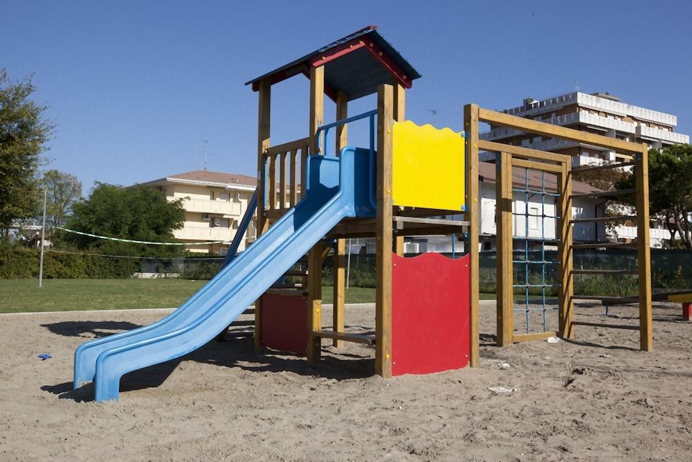 Hotel Falcone Lignano Sabbiadoro Exterior foto