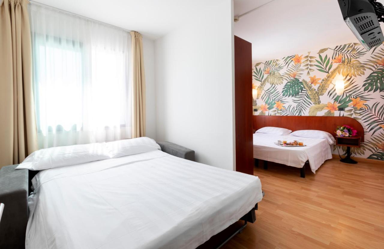 Hotel Falcone Lignano Sabbiadoro Exterior foto