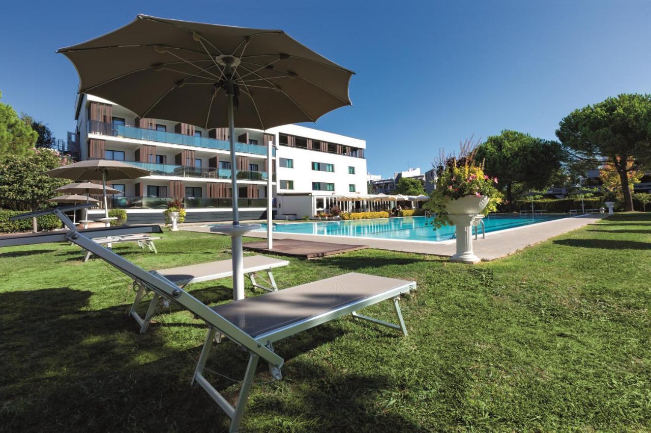 Hotel Falcone Lignano Sabbiadoro Exterior foto