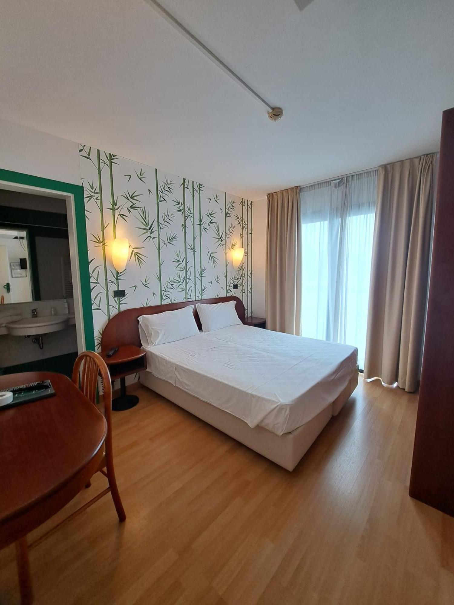 Hotel Falcone Lignano Sabbiadoro Exterior foto