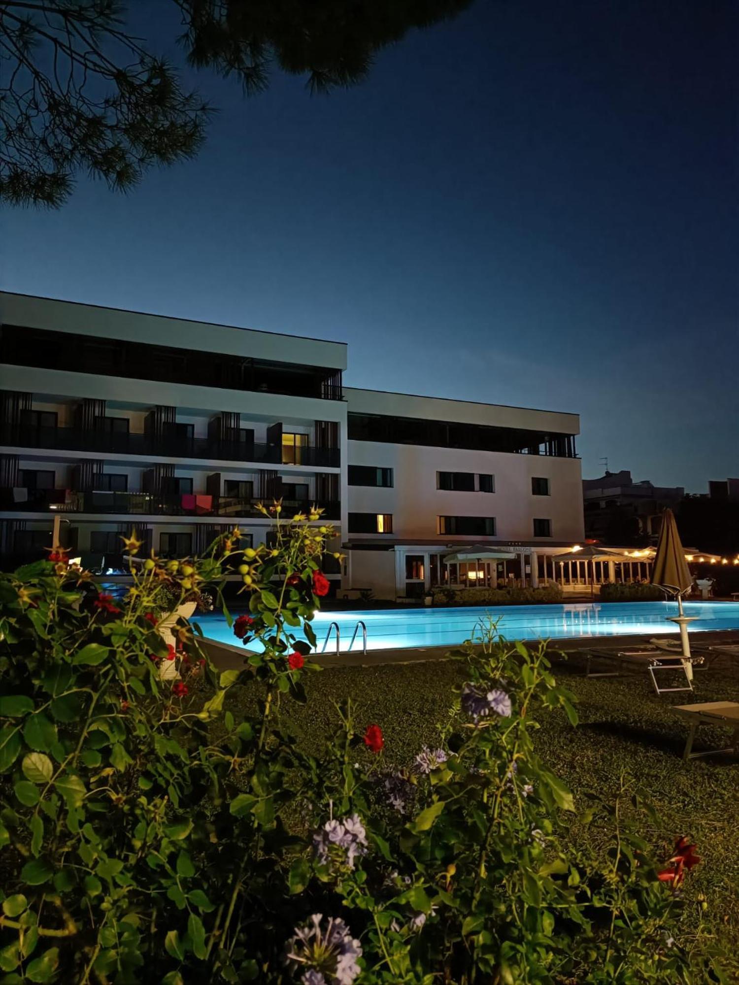 Hotel Falcone Lignano Sabbiadoro Exterior foto